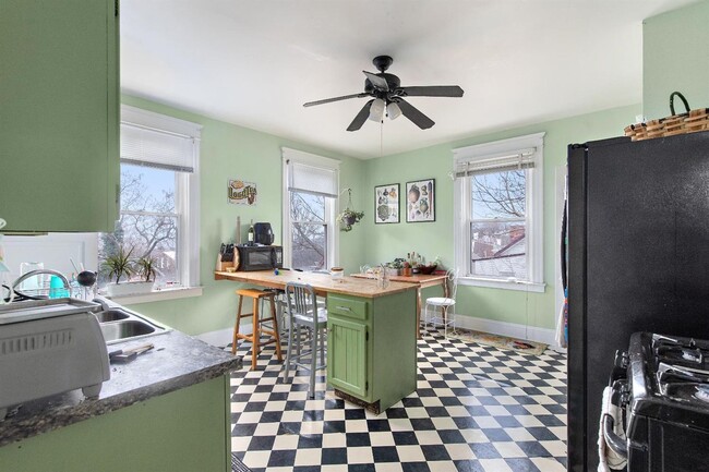 Building Photo - 2317 Victor St Unit Single Family