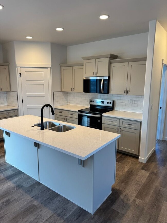 2008 Harrison St S
