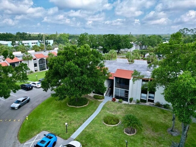 Building Photo - 3255 S Beneva Rd Unit 201