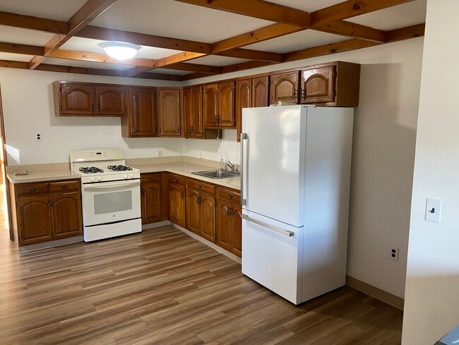 Building Photo - 114 Thorndike St Unit 2