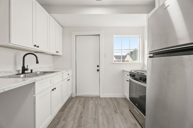 Photo - 125 18th Ave N