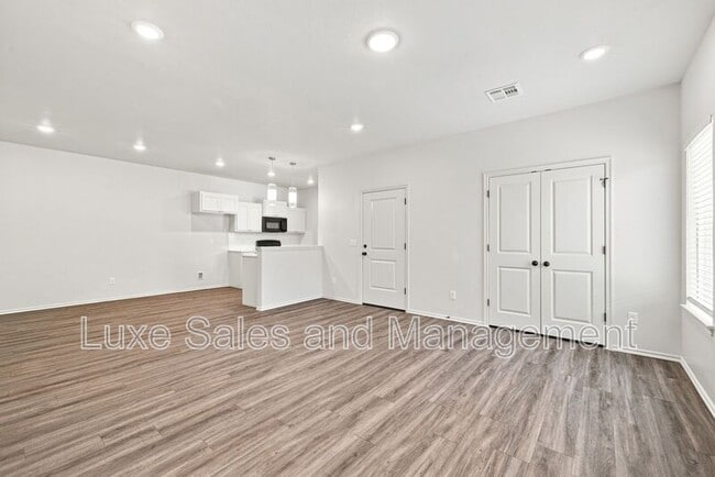 Photo - 10912 Oak Hollow Dr