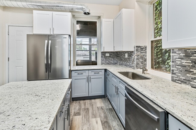 Photo - 1345 N Maplewood Ave