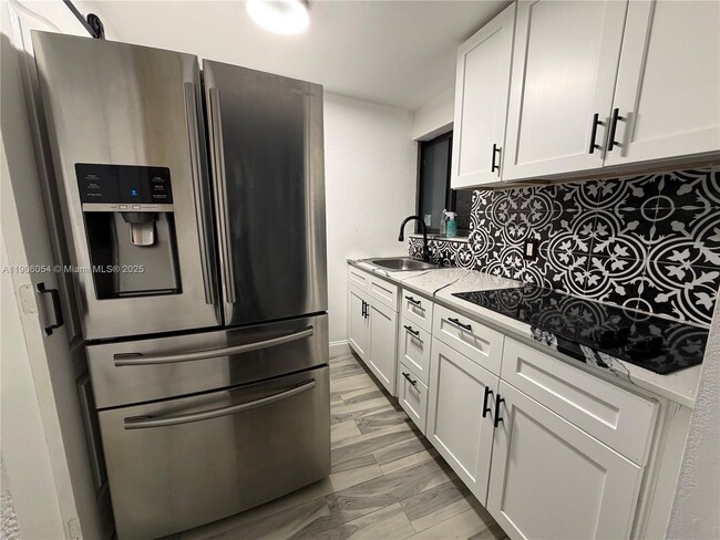 Building Photo - 301 NE 172nd St Unit 1