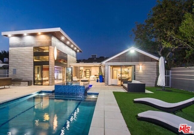 12318 Sunset Blvd
