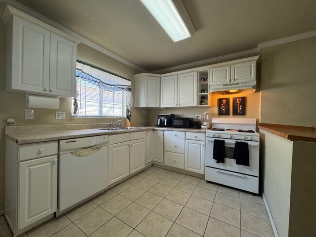 Photo - 11050 Keswick St