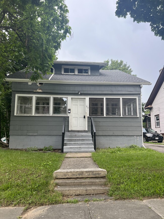 Building Photo - 71 Carthage St