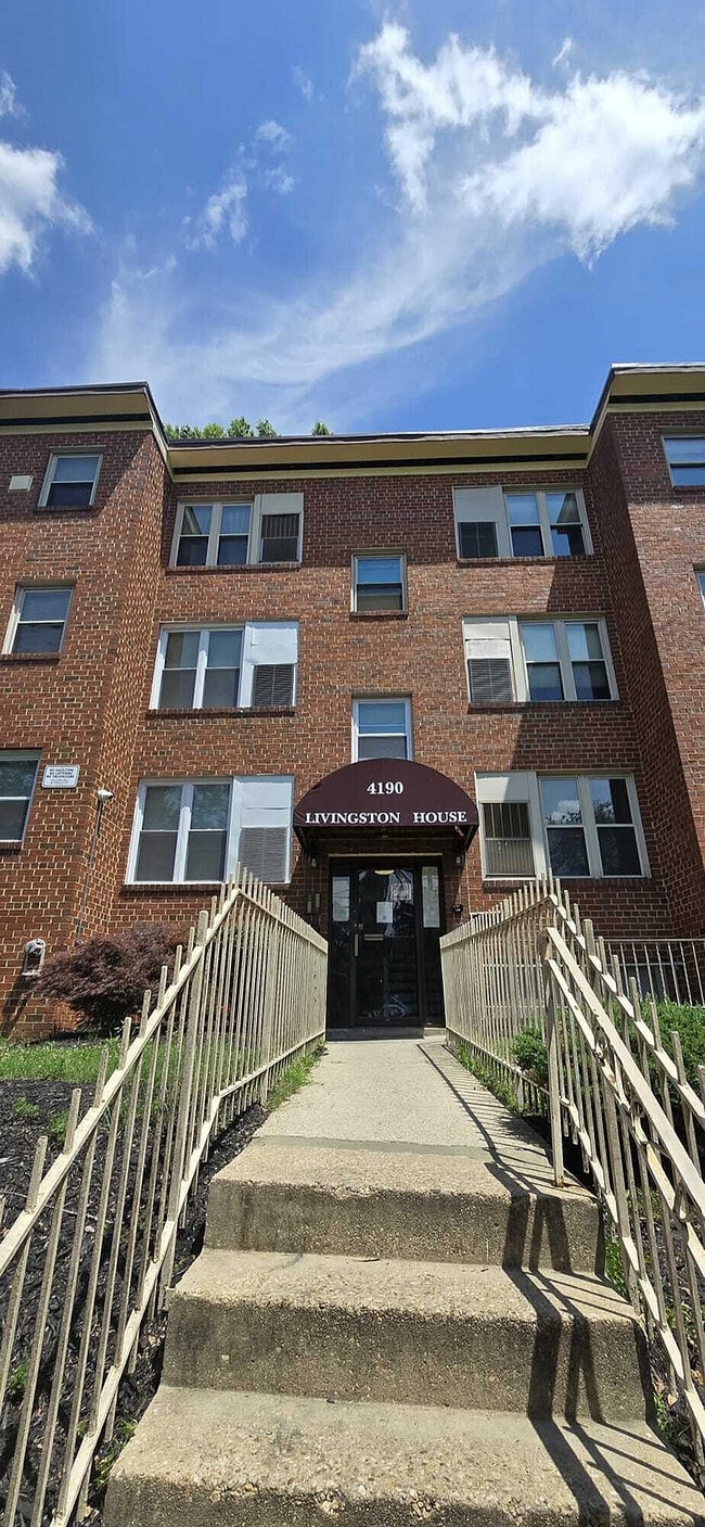 4190 Entrance - Livingston House