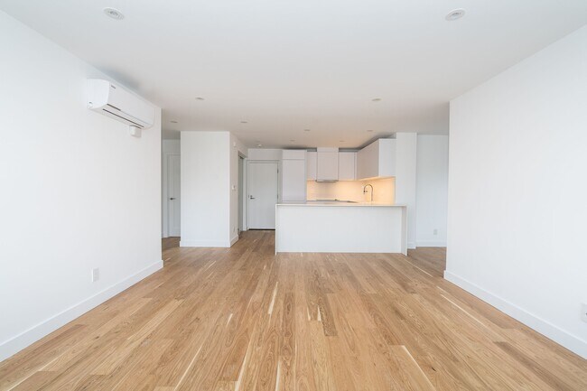 Photo - 240 Oriole Pkwy Unité 503