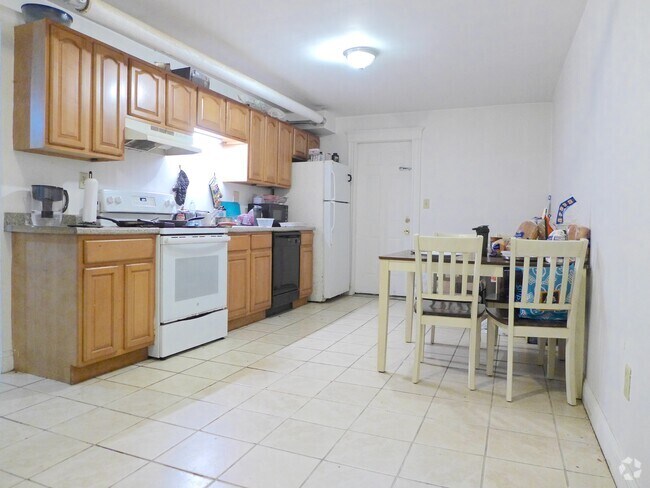 Building Photo - 1682 Commonwealth Ave Unit 1 Rental