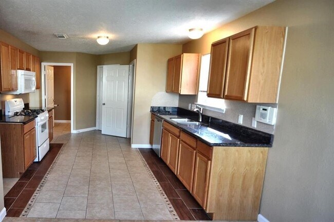 Photo - 21935 Hemlock Park Dr