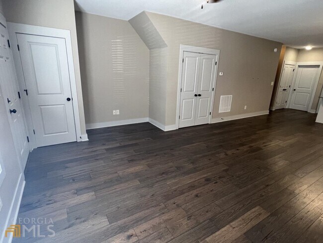 Photo - 860 S Harkness St