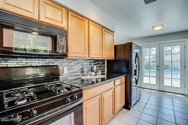 Photo - 543 W 19th St