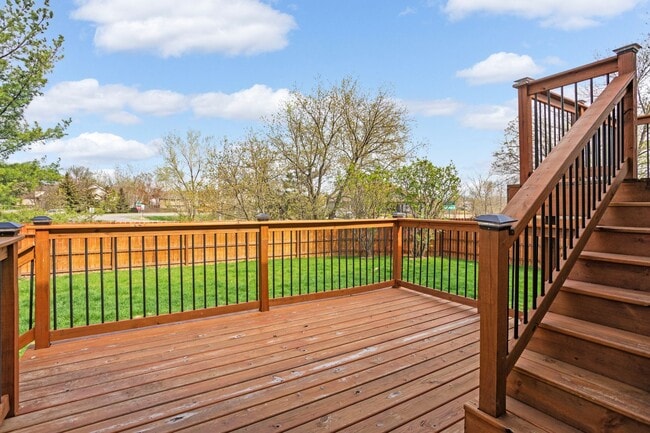 Photo - Spacious Home, 6bd, 3ba, 2 levels, 2 kitchens $2900/mo+ utilities