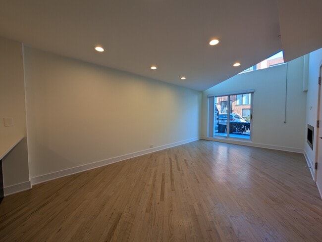 Photo - 3763 N Sheffield Ave Unit 954G102