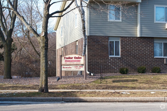 Photo - Tudor Oaks Apartments