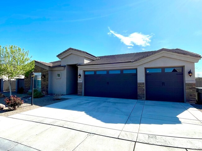 Great 3 Bedroom Home w/ 3 Car Garage in Wa... - Great 3 Bedroom Home w/ 3 Car Garage in Wa...