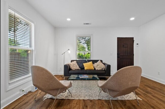Photo - 2352 Herring Rd SW