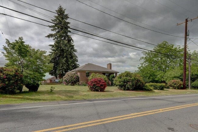 Photo - Newly renovated light filled 2 bedroom home with views of Rainer in Bryn Mawr-Skyway!