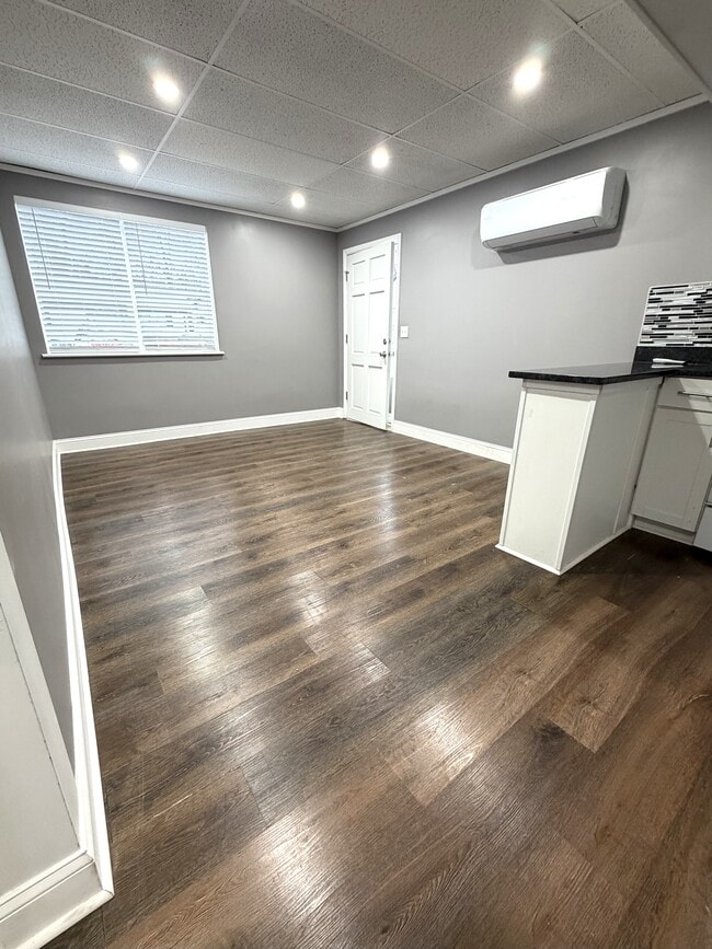 Photo - 6725 Indus Way