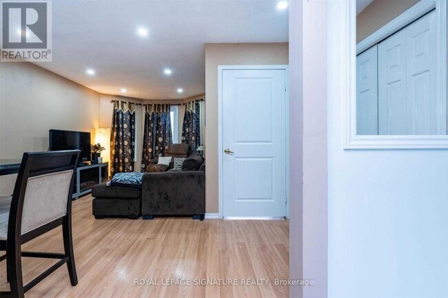 Photo - 52 Buchanan Crescent