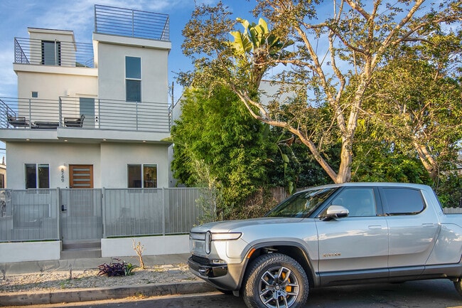 Photo - 8749 Cattaraugus Ave Unidad Main House - The Casa