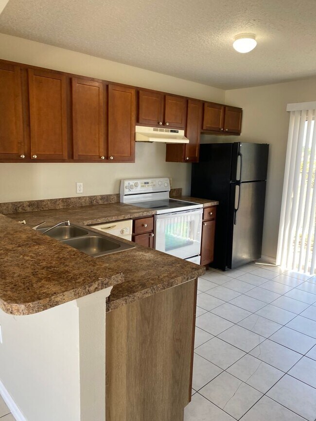 Photo - 3 Bedroom, 1 bathroom Duplex Winter Haven!