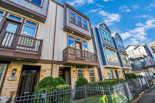 Photo - 734 N Shepherd Dr