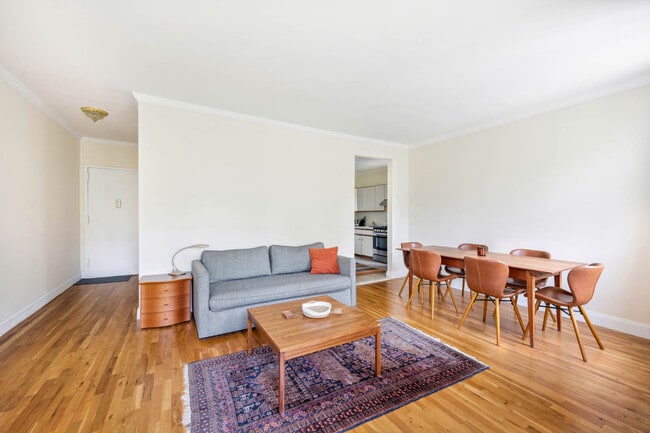 Photo - 137 W 110th St