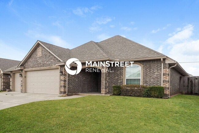 Photo - 3 Bedroom Pet-Friendly Home in YUKON, OK with Main Street Renewal