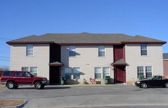 Building Photo - 1710 Spring Rose Cir