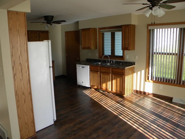 Photo - 475 Overland Trl