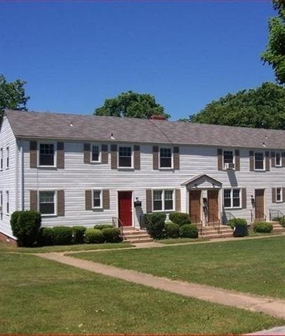 Building Photo - Charming 2BR Apartment with Spacious Courtyard & Lawn Care Included– Coming Soon!