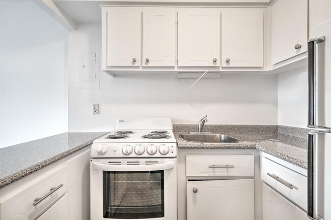 Photo - The Lorne Apartments