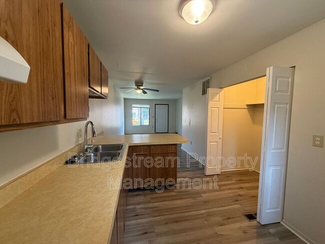 Photo - 4525 Elliot Ave