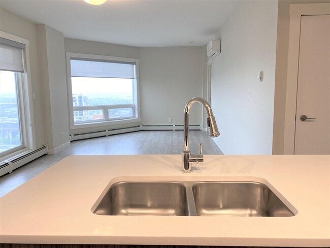 Photo - 10410-10102 102 Ave NW