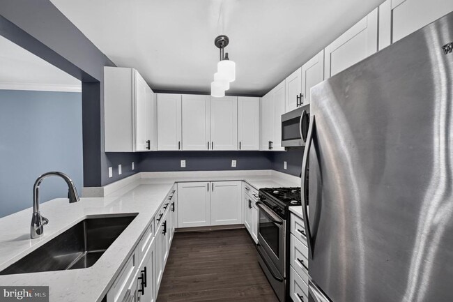 5565 Seminary Rd Unit 110