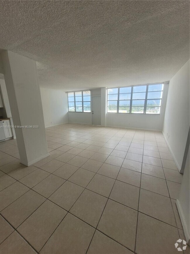 Building Photo - 2025 NE 164th St Unit 903 Rental