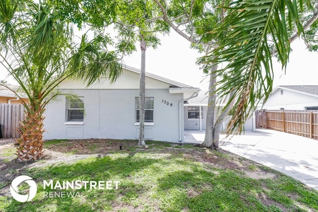 Photo - 1709 Stonehaven Way