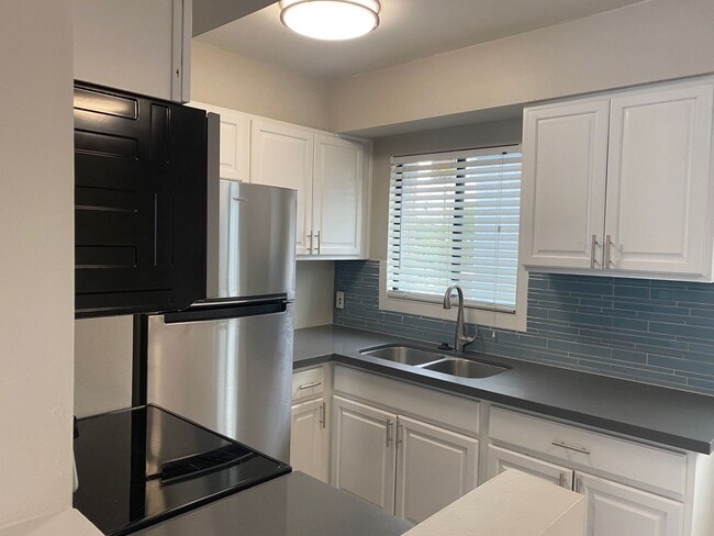 Photo - The Vintage on College