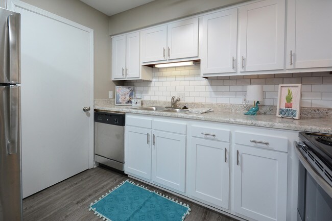 Parliament House Apartments and Townhomes in Burlington, NC