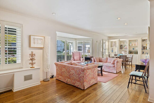 Photo - 281 Graemere St