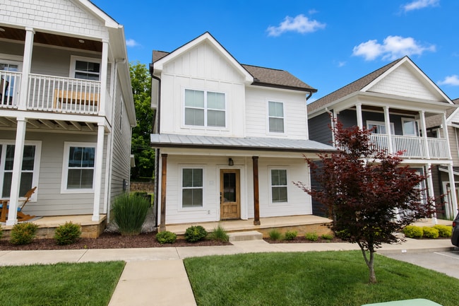Building Photo - 4-Bedroom Home Steps from the Pool Near Tennessee Tech