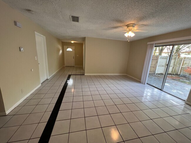 Photo - Excellent 4 Bedroom in Coral Springs