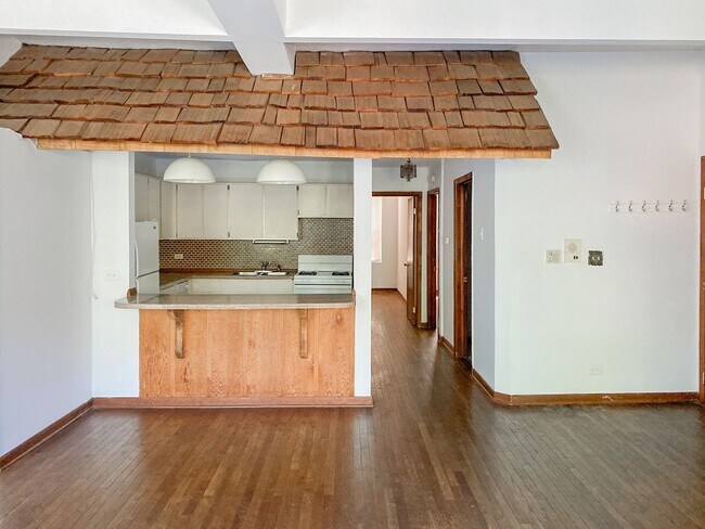 Photo - 877 W Lill Ave
