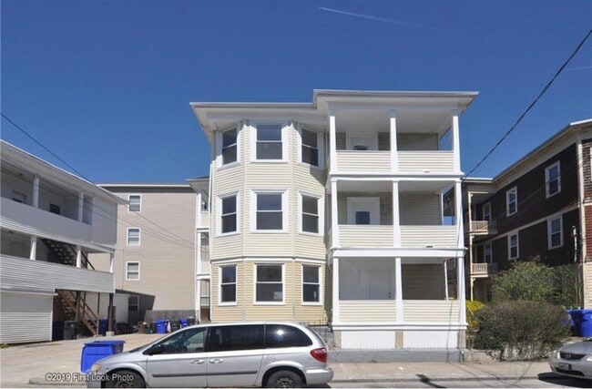 Building Photo - 179 Valley St Unit 3