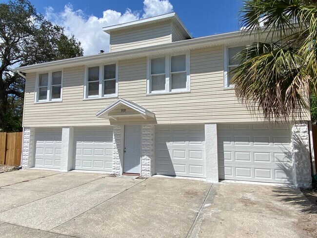 Photo - 18th Ave S Triplex Unit 3 (West)