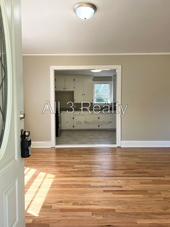 Photo - 723 Hillman St