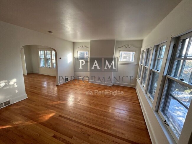 Photo - 1528 N Hawley Rd