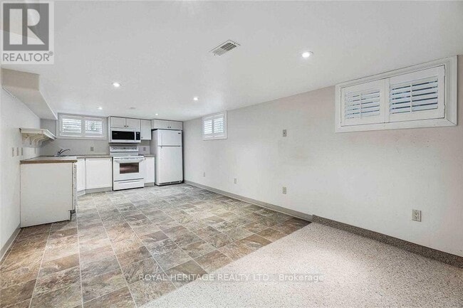 Photo - 115 Albert St N